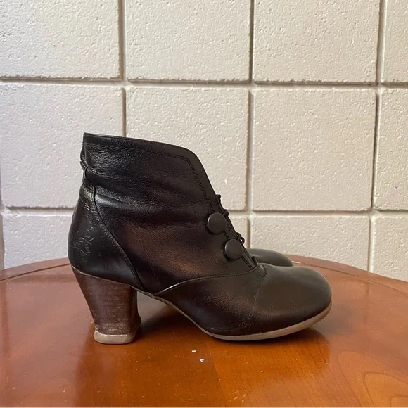John Fluevog Women’s Operettas Giulia Black Leather Ankle Boots | US 6 - Picture 4 of 9
